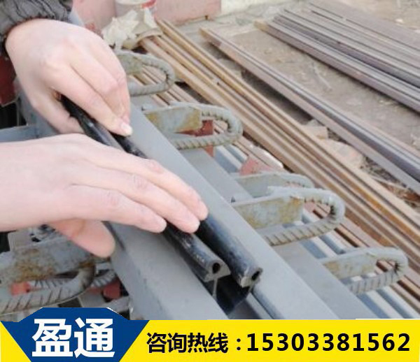 橋梁伸縮縫膠條安裝.jpg 橋梁伸縮縫膠條安裝.jpg